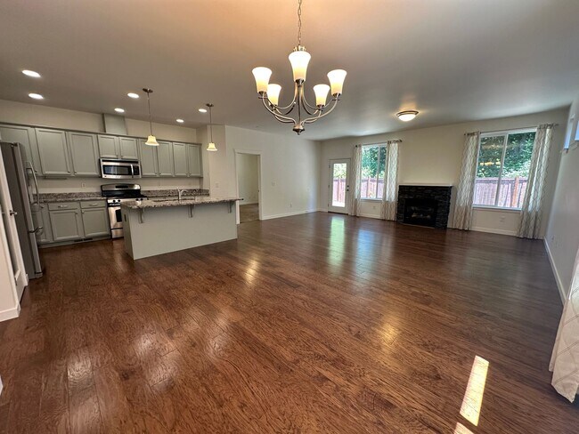 Building Photo - 3 Bed, 2.5 Bath House in Cordata Neighborhood