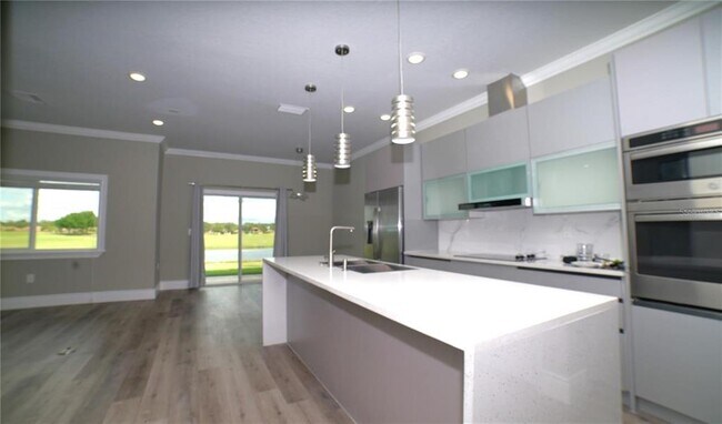 Building Photo - 2025 Greenbriar Ter