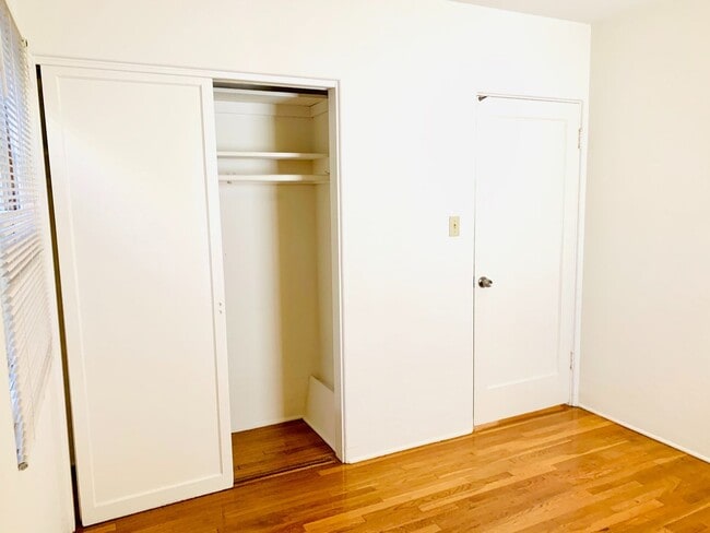Building Photo - BEAUTIFUL 2BD/1BA CONDO IN CROWN POINT! W/ GARAGE & LAUNDRY! $3,595/mo