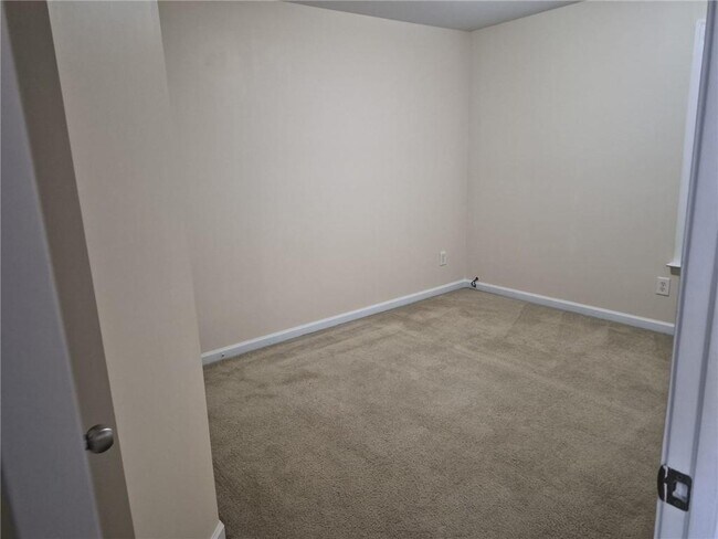 Building Photo - 5966 Haddon Pl SE