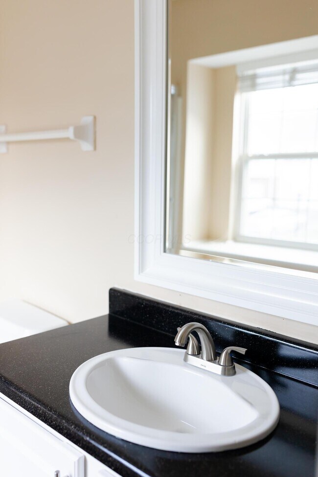 Building Photo - 5008 Stratford Pine Ln