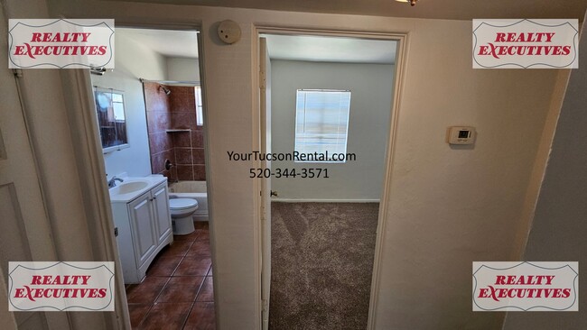 Building Photo - Silverlake Rd & Aviation Rd 3 Bedroom 1 ba...