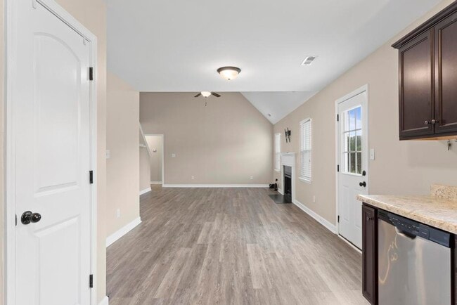 Building Photo - 202 Breakwater Dr