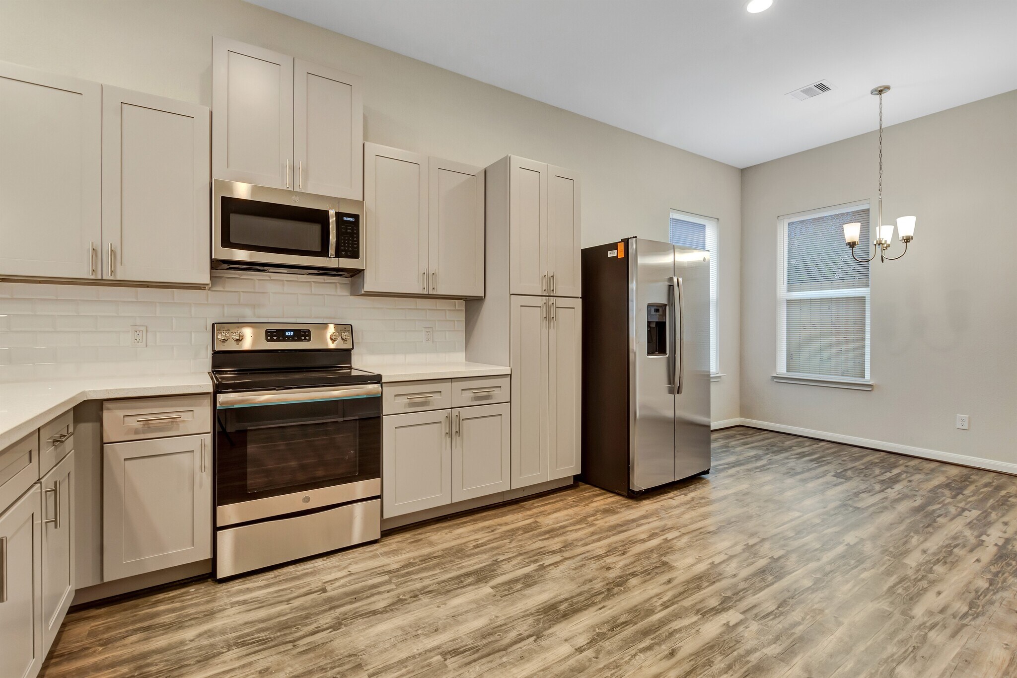 Building Photo - 21 Latham