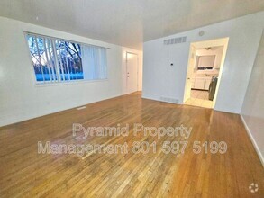 Building Photo - 724 30th St