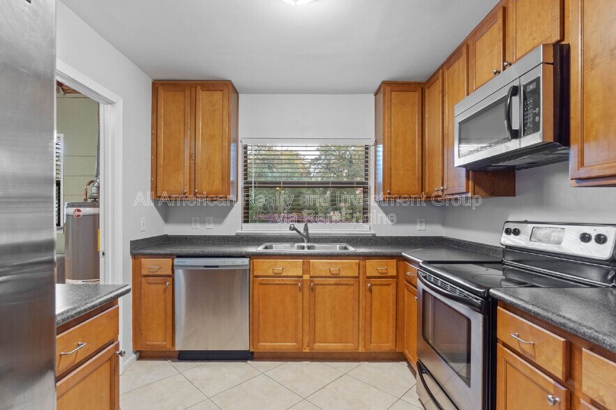 Building Photo - 26 Anastasia Dr SE