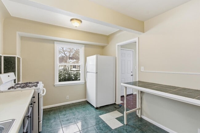 Building Photo - 19318 Harlow Ave