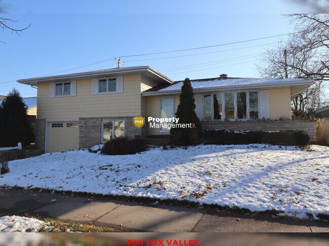 Building Photo - Beautiful Home Appleton