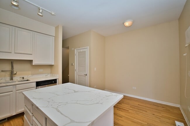 Building Photo - 353 E Eastgate Pl