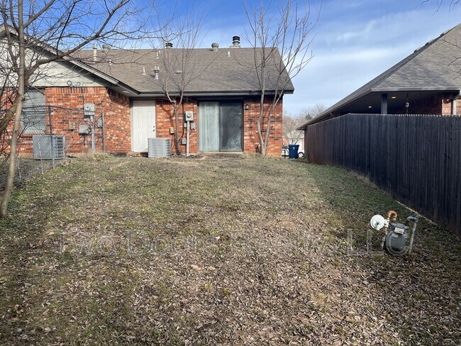 Building Photo - 8910 Oak Valley Dr