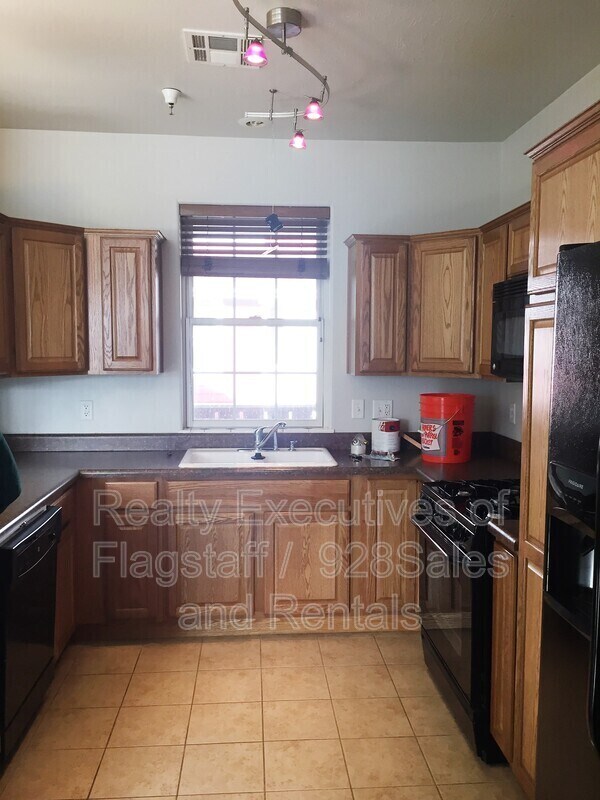 Building Photo - 2367 W Silverton Dr