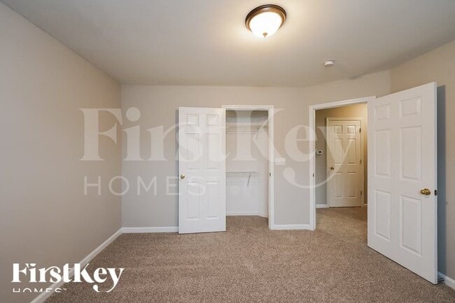 Building Photo - 400 Crooked Creek Ln