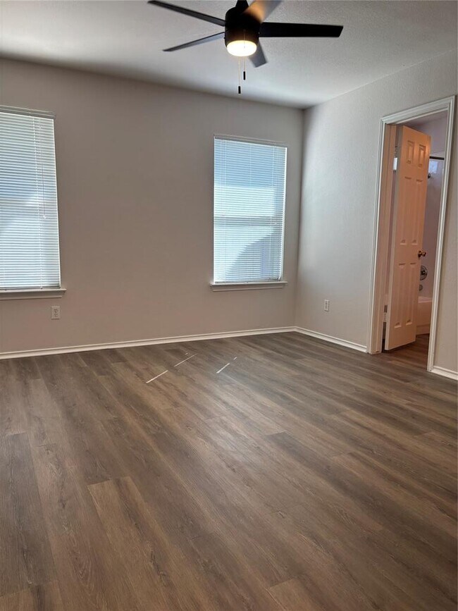 Building Photo - 127 Salado Dr