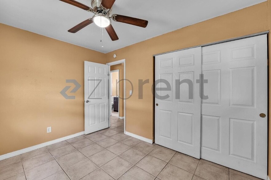 Building Photo - Unit A