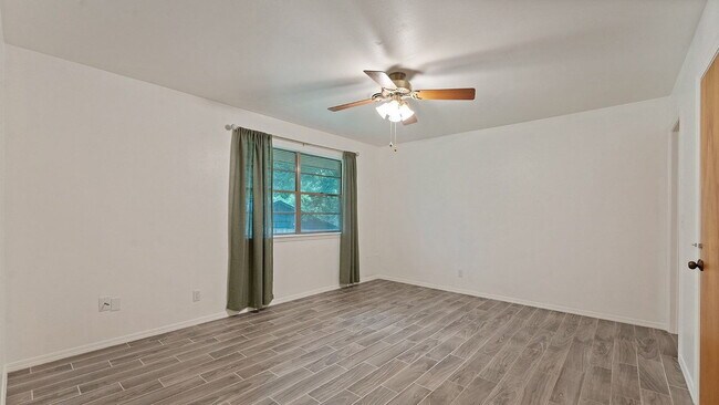 Building Photo - Simply one of those older 3-Bedroom Springdale treasures that you must see.  A three bed / two bath