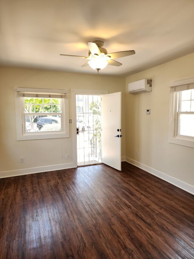 Building Photo - Coronado: Charming 1bd/1ba Village Cottage