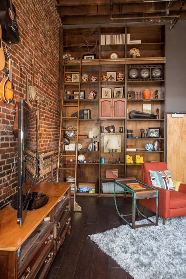 Building Photo - One of a Kind Furnished Condo in the Heart...