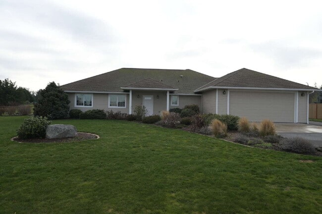 Building Photo - Modern & comfortable home in a country setting on 1 acre in Sequim
