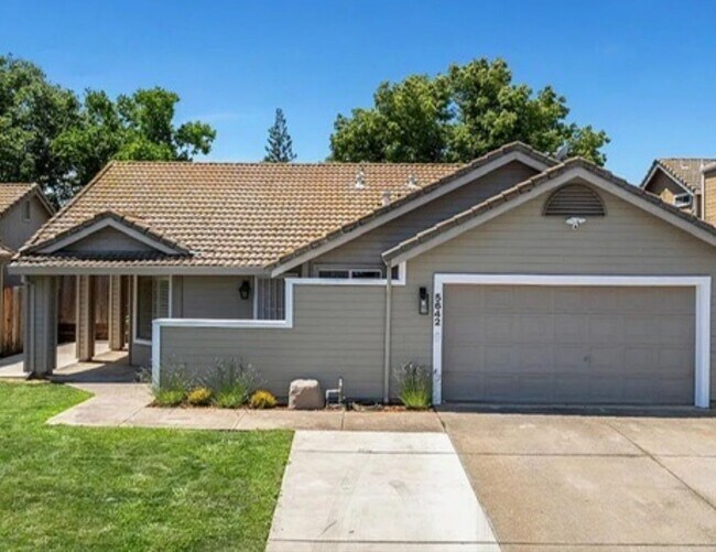 Primary Photo - Lovely Nicely upgraded Rocklin Home
