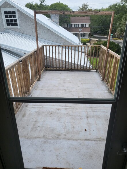 Large Balcony Porch - 422 Seabreeze Dr