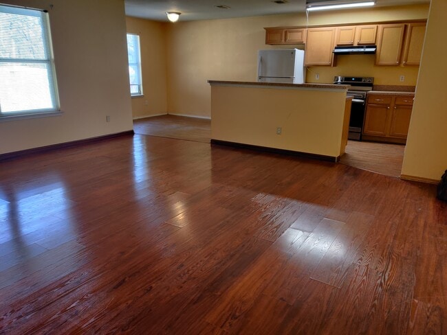 Building Photo - 3102 Via Helena Dr