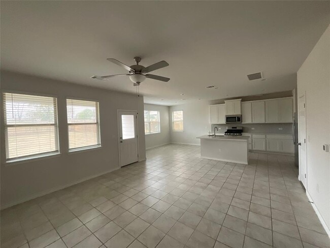 Building Photo - 7601 Albany Dr