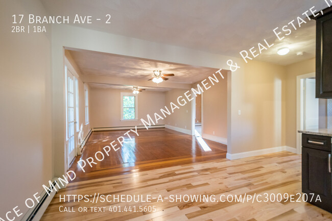 Building Photo - Spacious 2 BR Apt on Dead End Street with ...