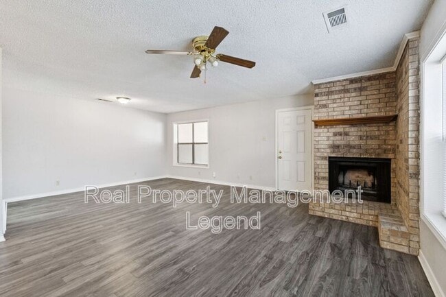 Building Photo - 1156 Mountain View St