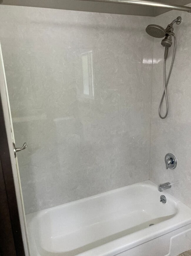 Building Photo - Nice 3 bedroom, 2 bath house in a great ne...