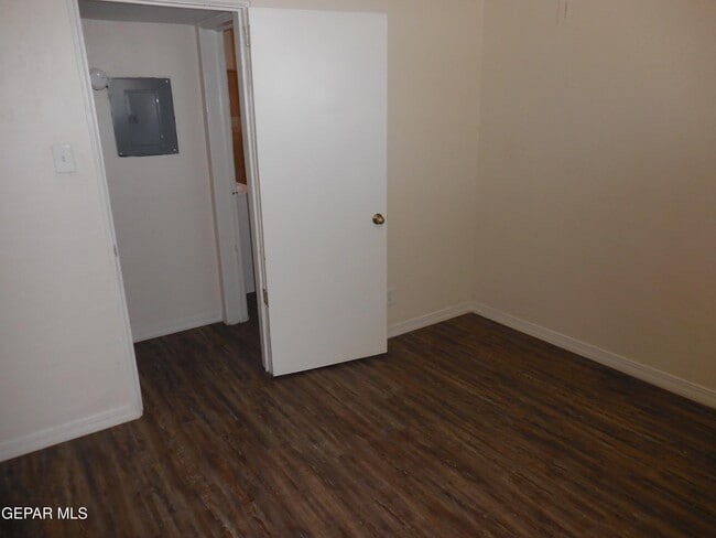 Building Photo - 701 W Yandell Dr