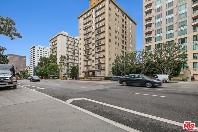 Building Photo - 10747 Wilshire Blvd