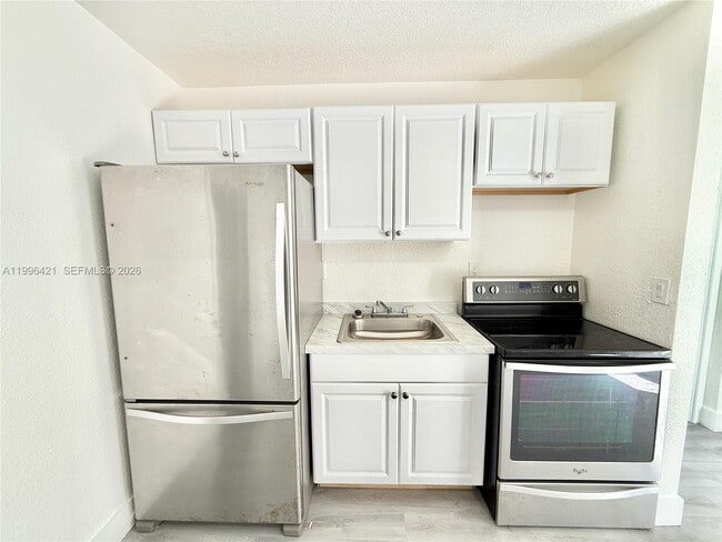 Building Photo - 5903 SW 26th Terrace