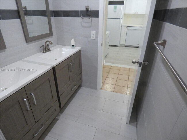 Building Photo - 9631 SW 77th Ave