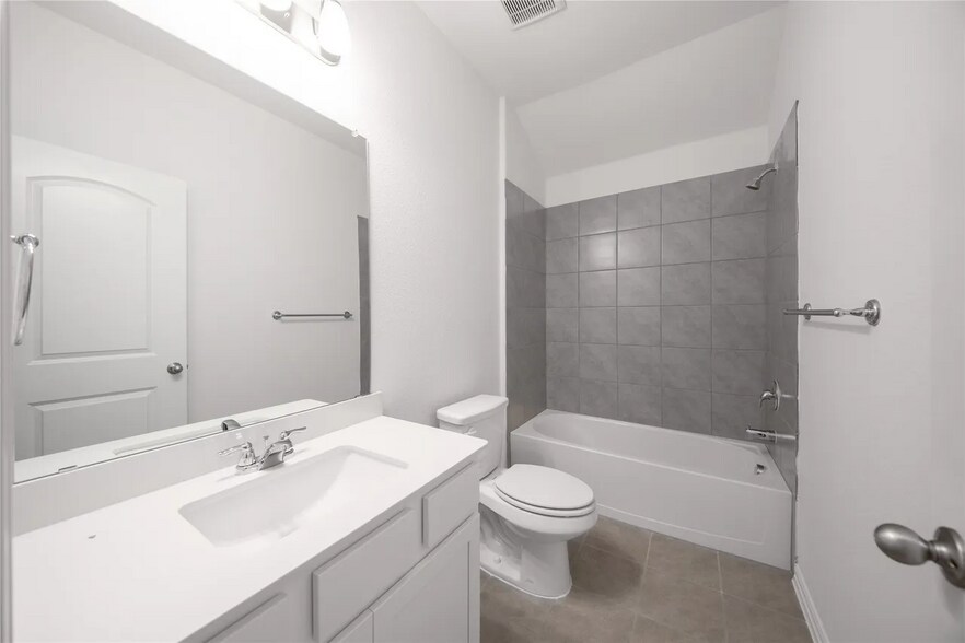 Building Photo - 1707 Blackbird Ln