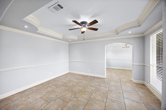 Building Photo - 5303 Heatherbrook Dr