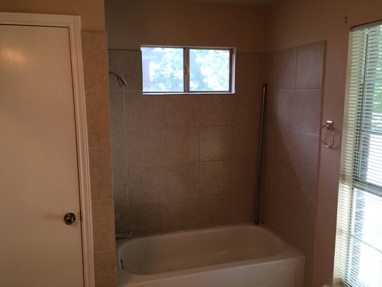 Building Photo - 13941 Maricella Ln