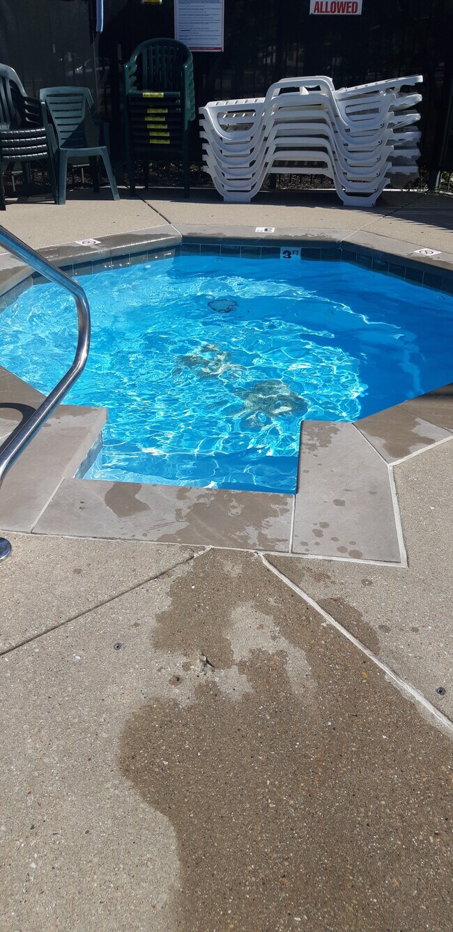 Building Photo - 6400 W Berteau Ave