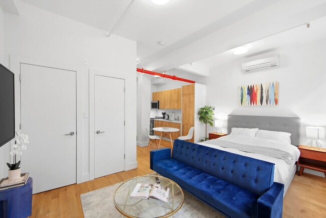 Building Photo - 517 W 45th St