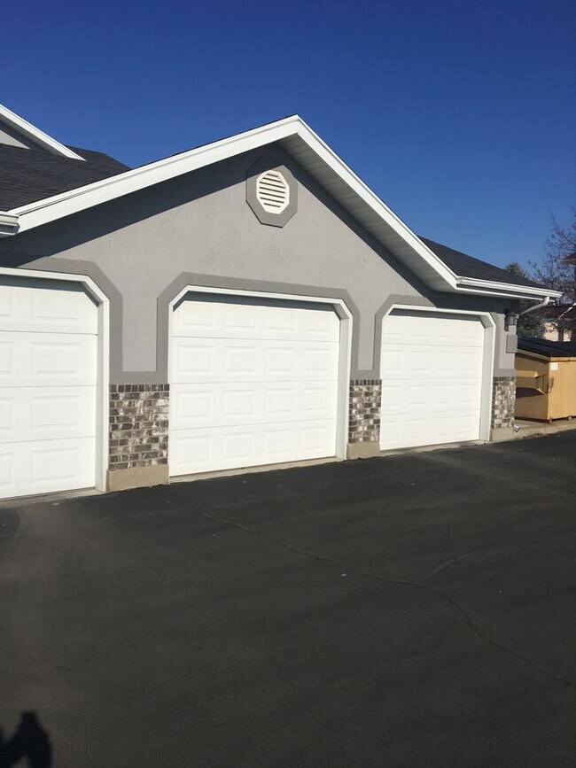 Building Photo - 221 W 1458 S