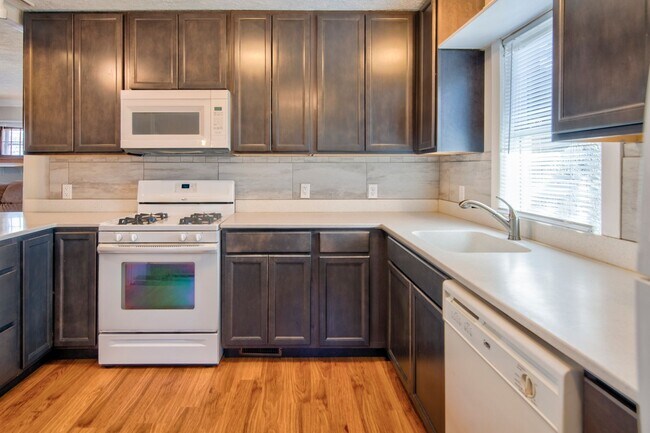 Building Photo - 563 S 35th St