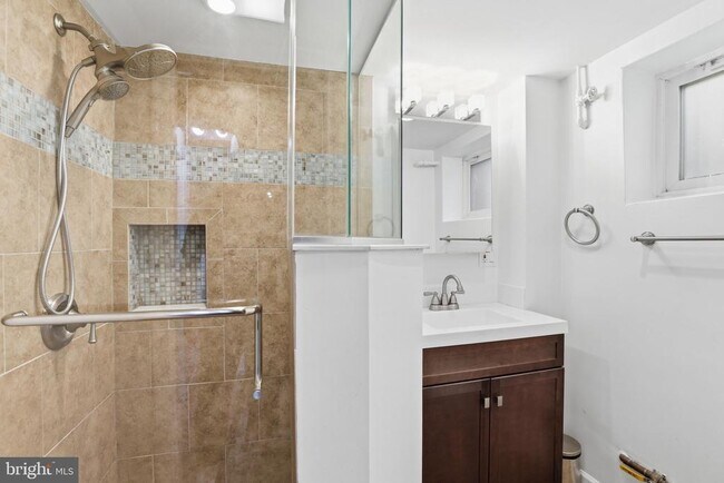 Building Photo - 618 Wayne Ave