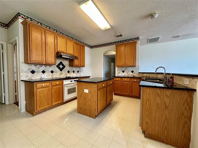 Building Photo - 8240 Fountain Ridge Dr