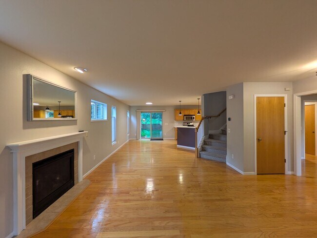 Building Photo - 3 bed / 3 bath House in Deforest!