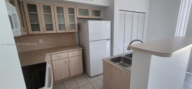 Building Photo - 8545 SW 152nd Ave