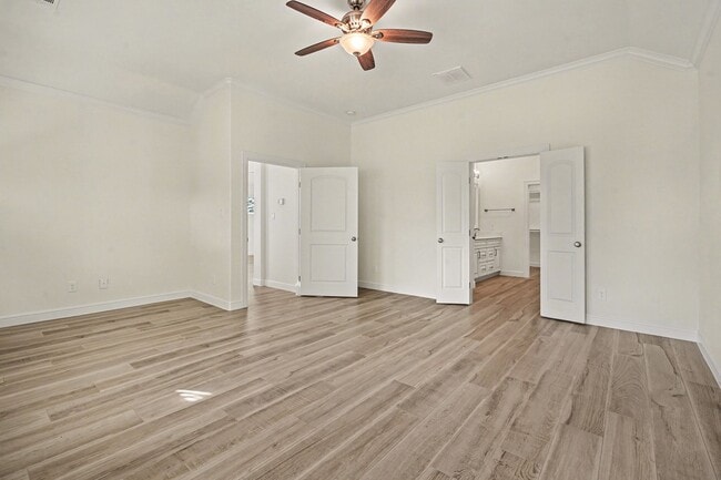 Building Photo - 3633 E Meadow Ln