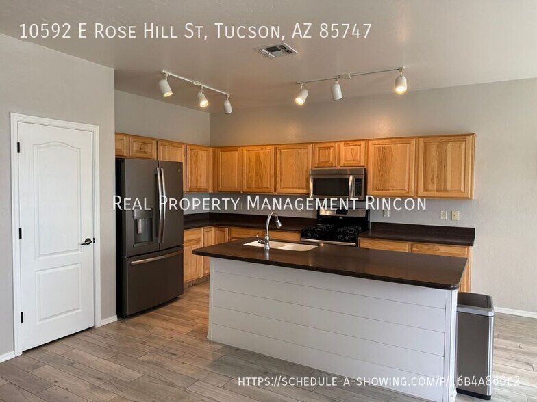 Building Photo - 10592 E Rose Hill St