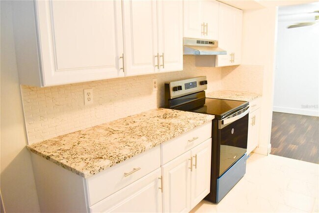 Building Photo - 5108 Sandalwood Dr