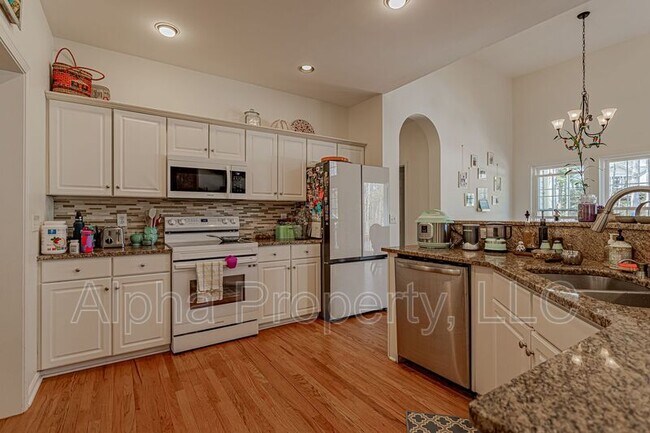 Building Photo - 209 Birchleaf Ln