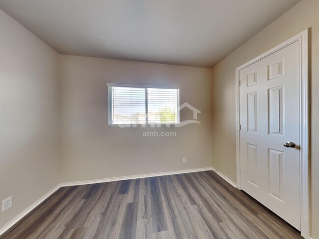 Building Photo - 114 Fontana Albero