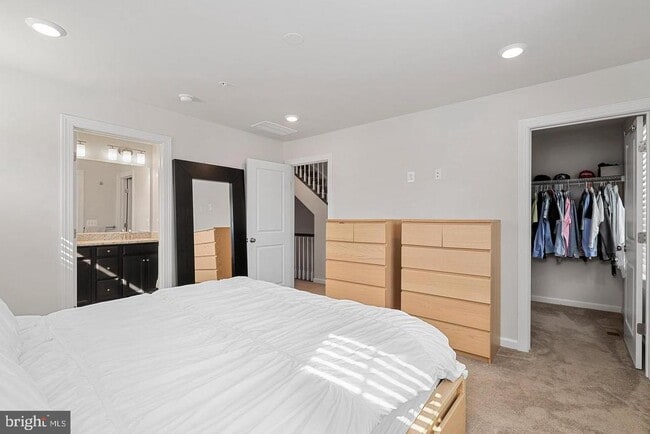 Building Photo - 7132 McHenry Mews